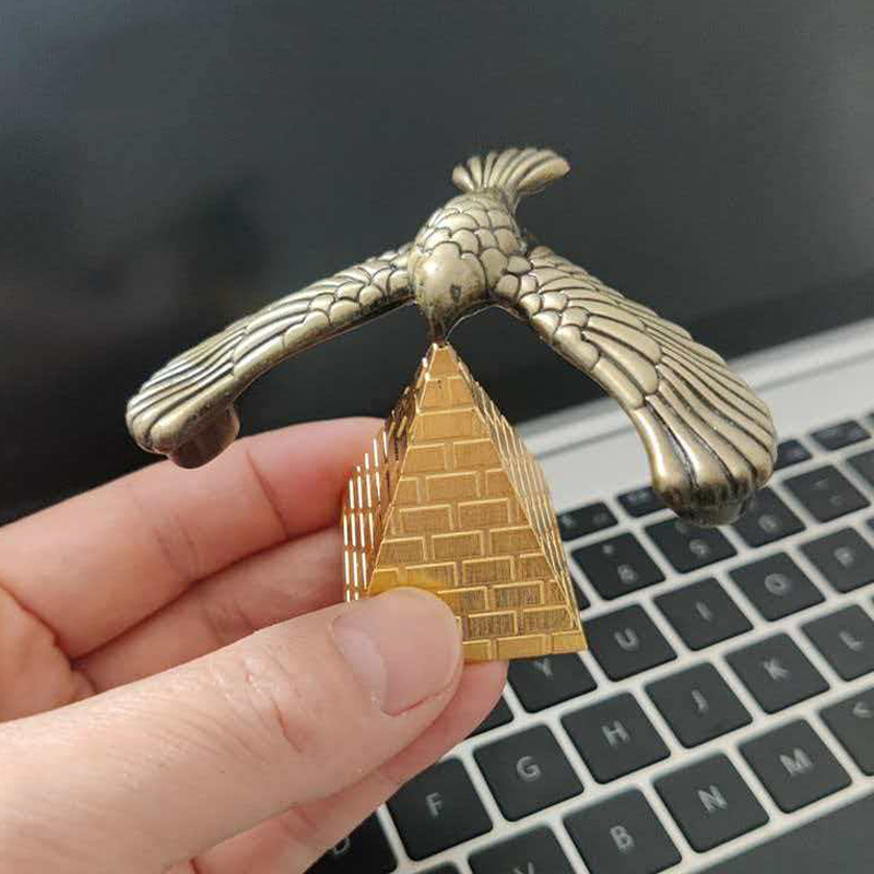 Metal Balancing Bird with Pyra - Office Technology recension och pris